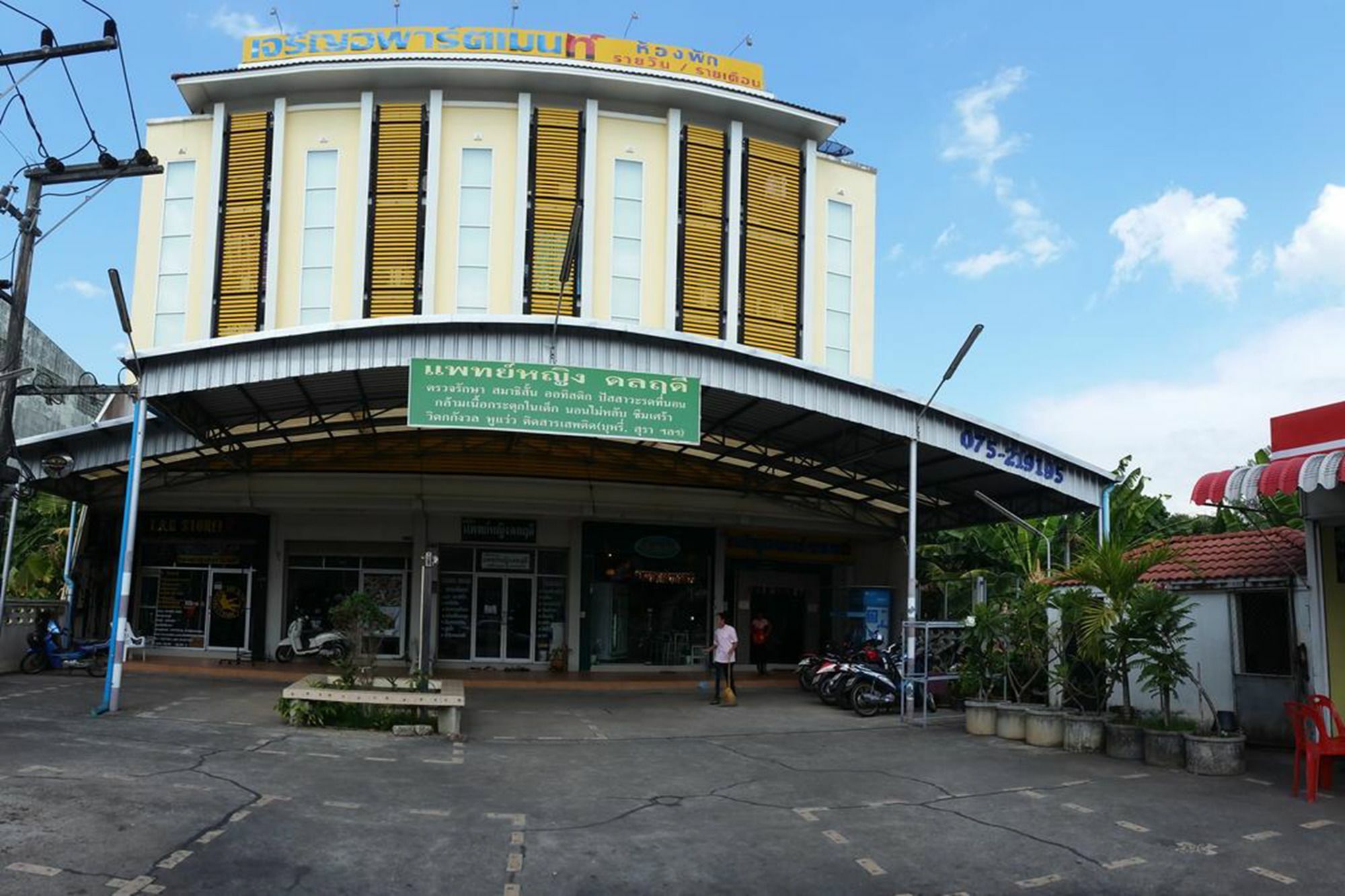 Charoen Apartment Hotel Trang Exterior foto